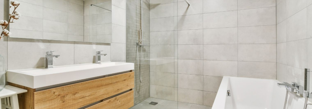 Sanitaire à Pézenas : rénover sa salle de bain avant l'hiver, les bonnes décisions