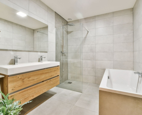 Sanitaire à Pézenas : rénover sa salle de bain avant l'hiver, les bonnes décisions